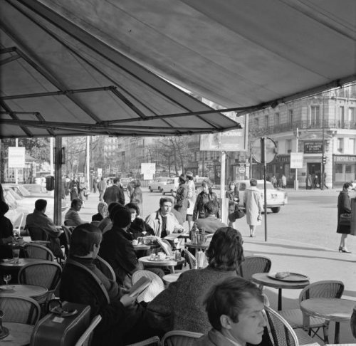 Terras van café-restaurant Deux Magots in Saint-Germain-des-Prés (licencia CC-by-sa)