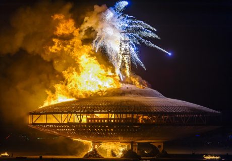 Fotografía: “Burning Man 2013” por Julia Wolf con licencia CC by-nc-sa-2.0 en https://flic.kr/p/fJBrmm