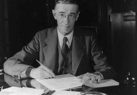 Vannevar_Bush_portrait
